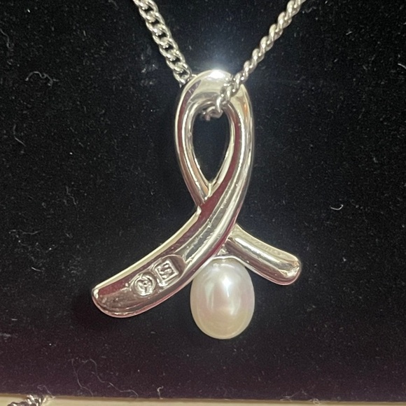 Tasaki Elegant Silver with Pearl Pendant Necklace - Picture 2 of 7